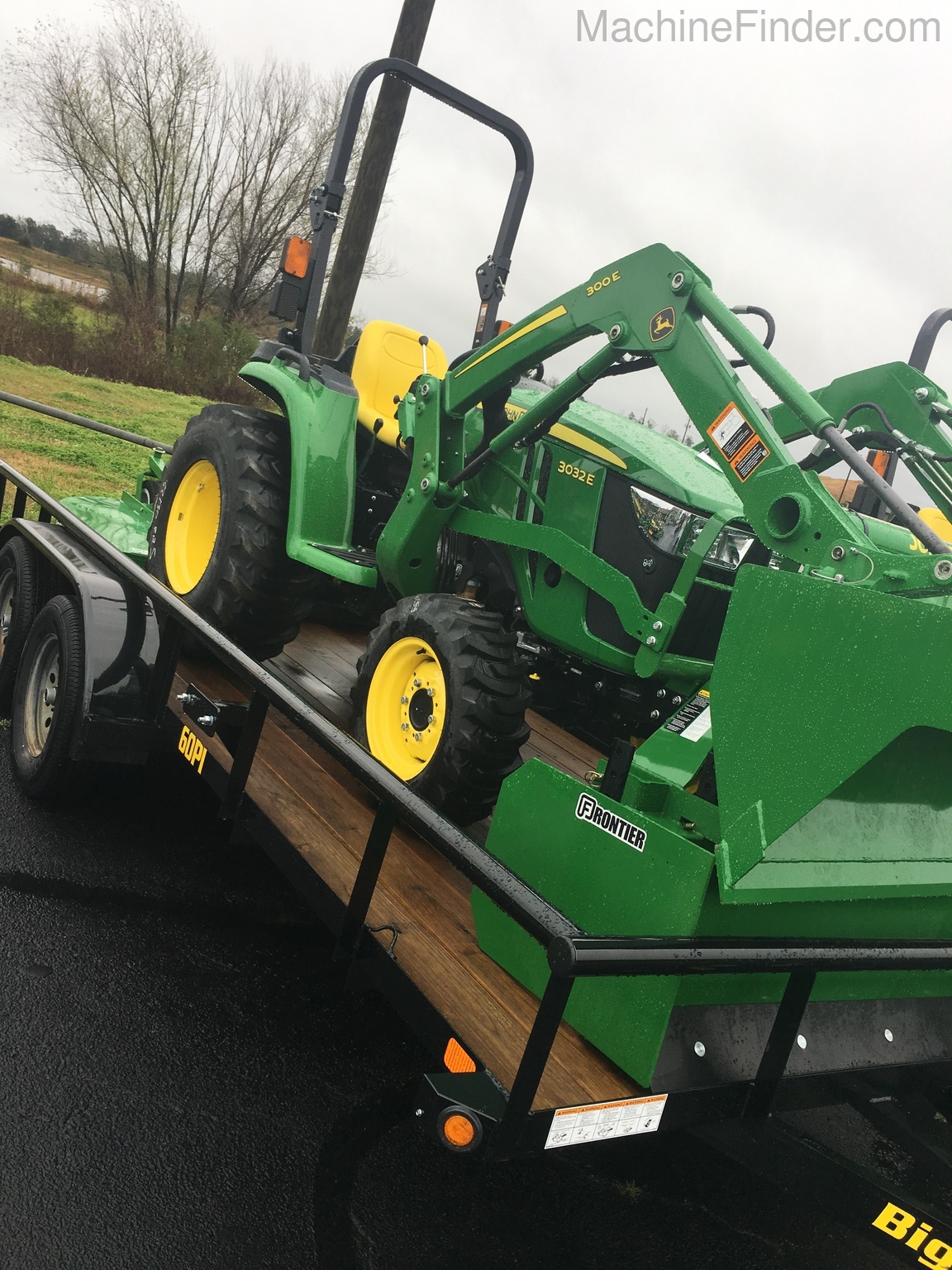 2020 John Deere 3032E PACKAGE DEAL Image 1
