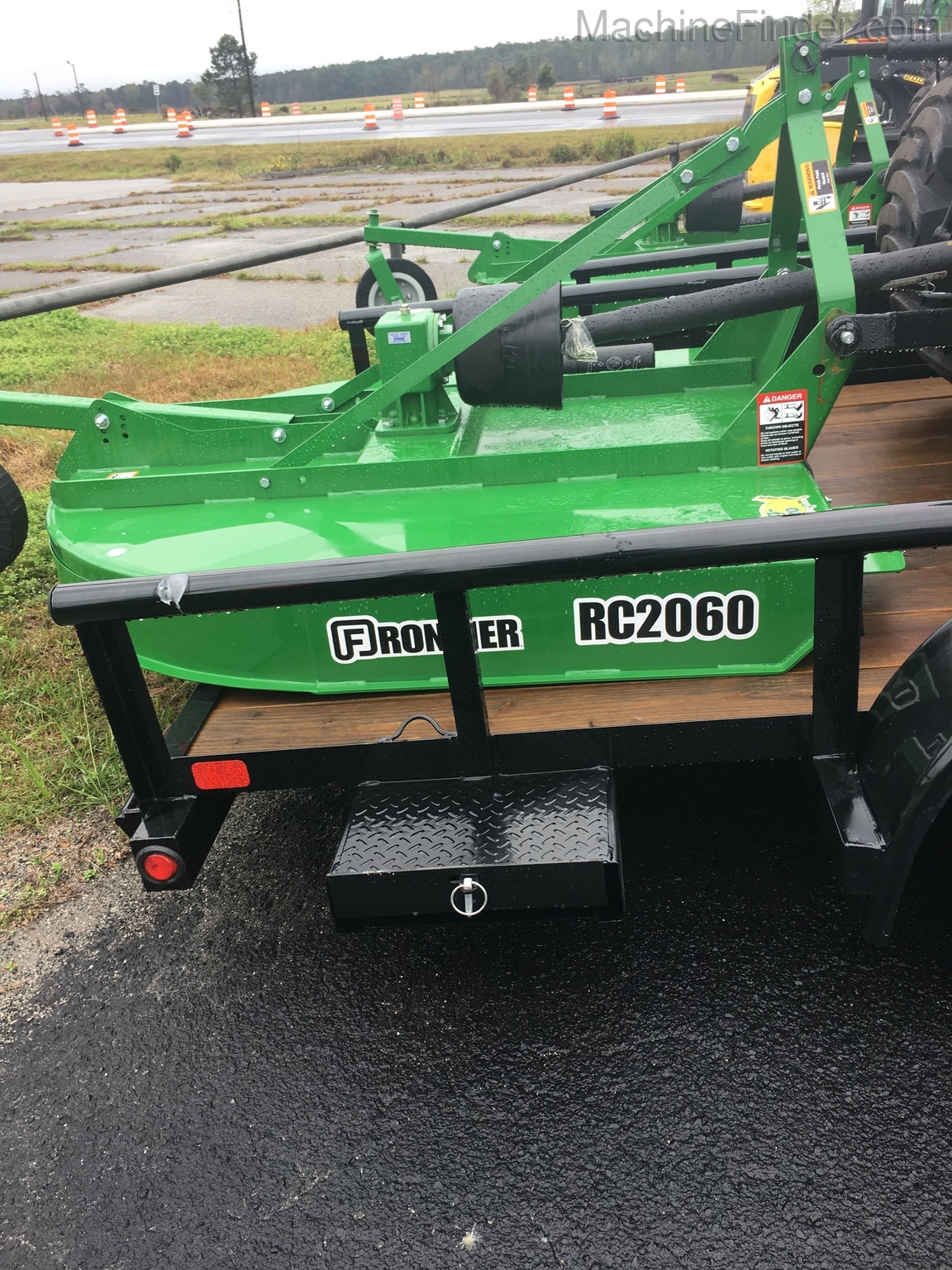 2020 John Deere 3032E PACKAGE DEAL Image 6