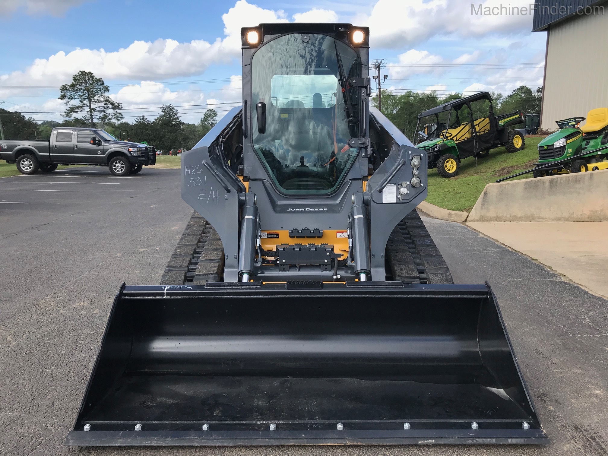 2021 John Deere 331G Image 8