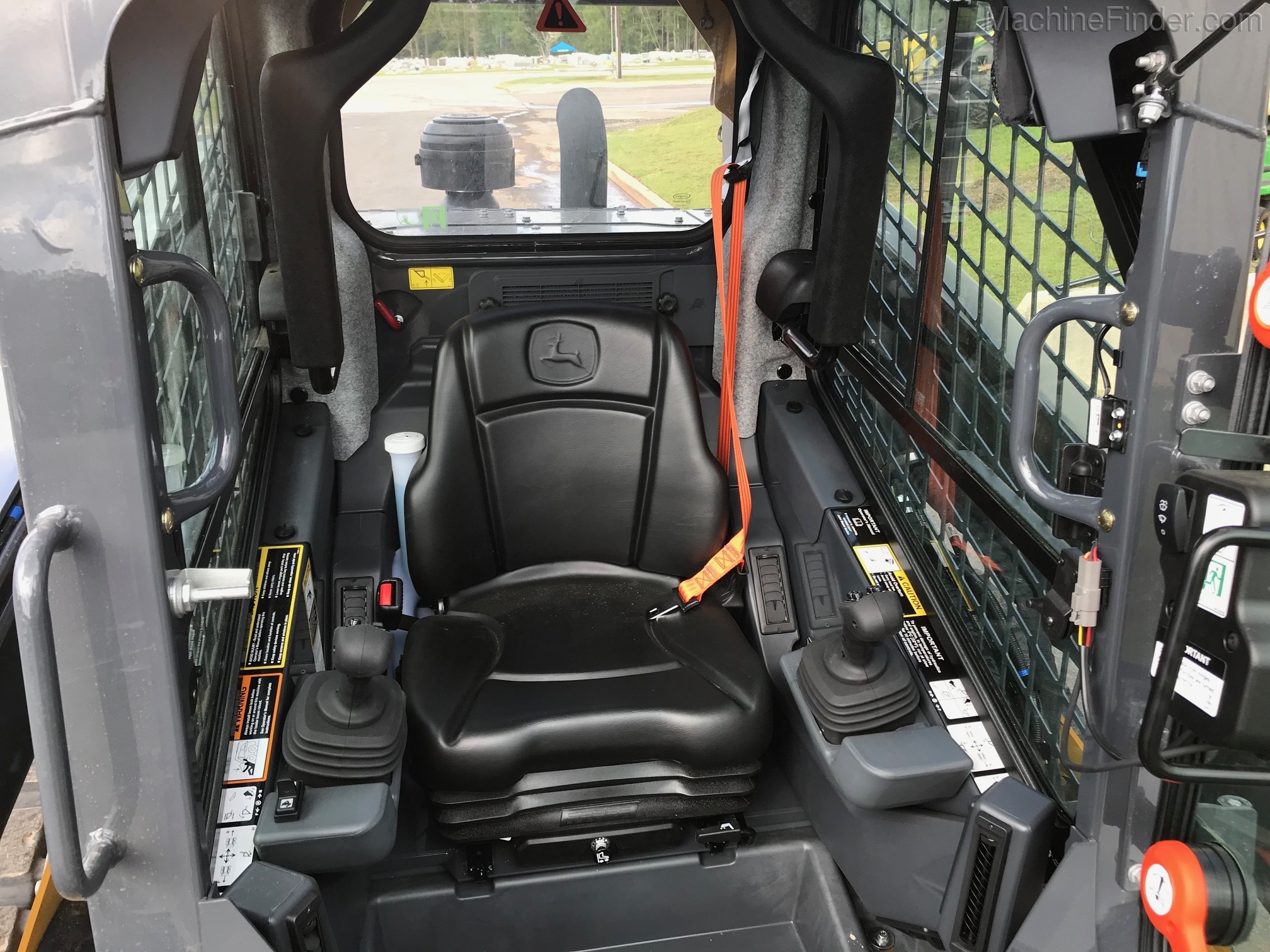 2021 John Deere 331G Image 9