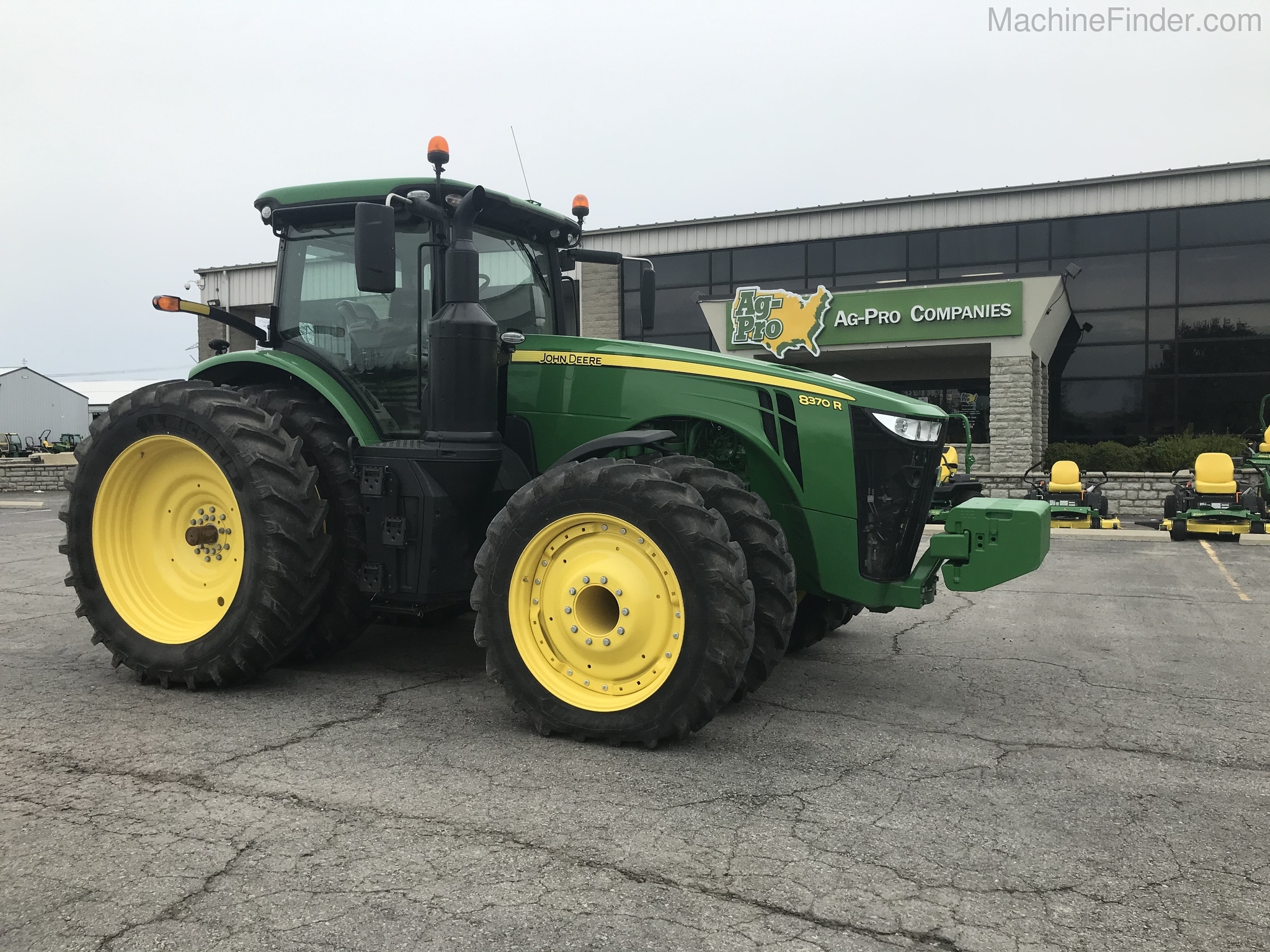 2019 John Deere 8370R Image 3