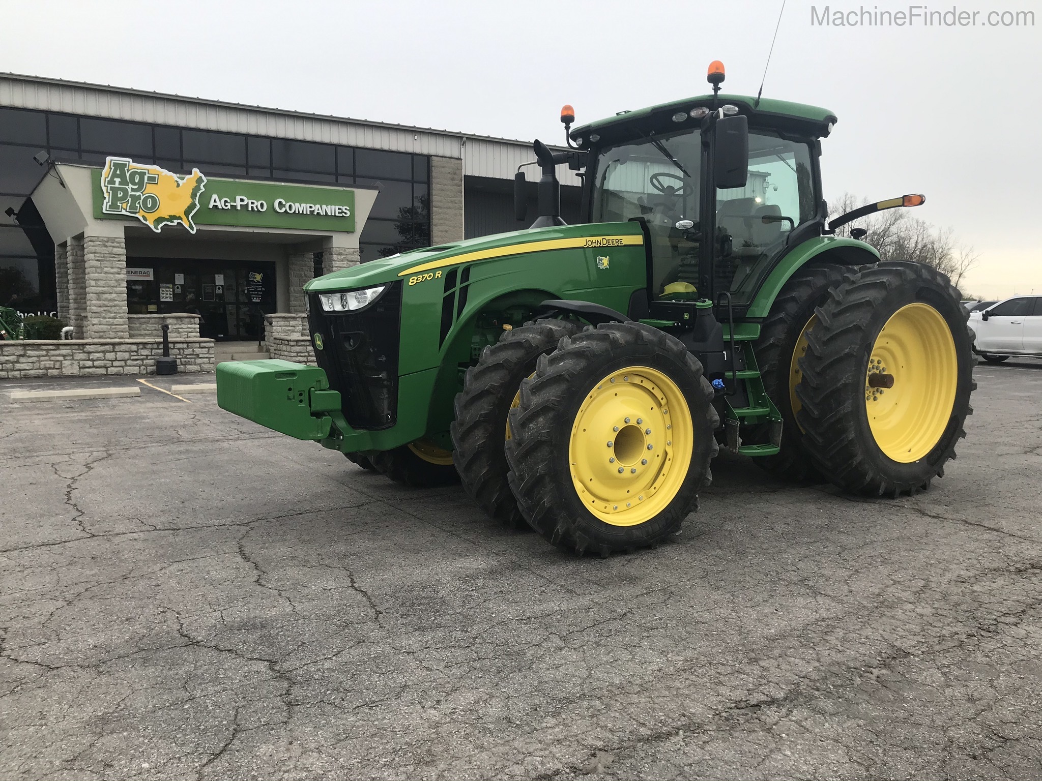 2019 John Deere 8370R Image 1