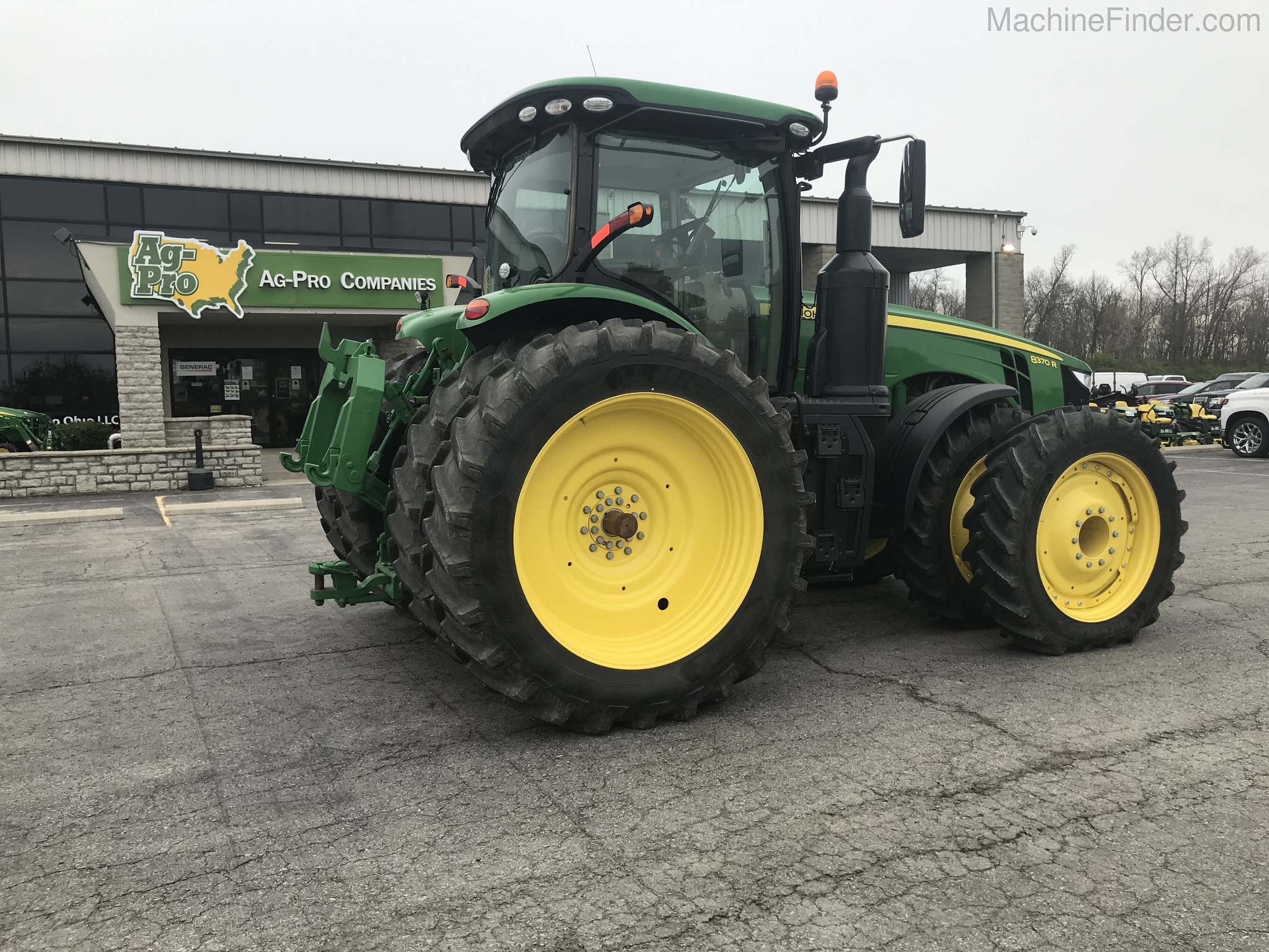 2019 John Deere 8370R Image 4