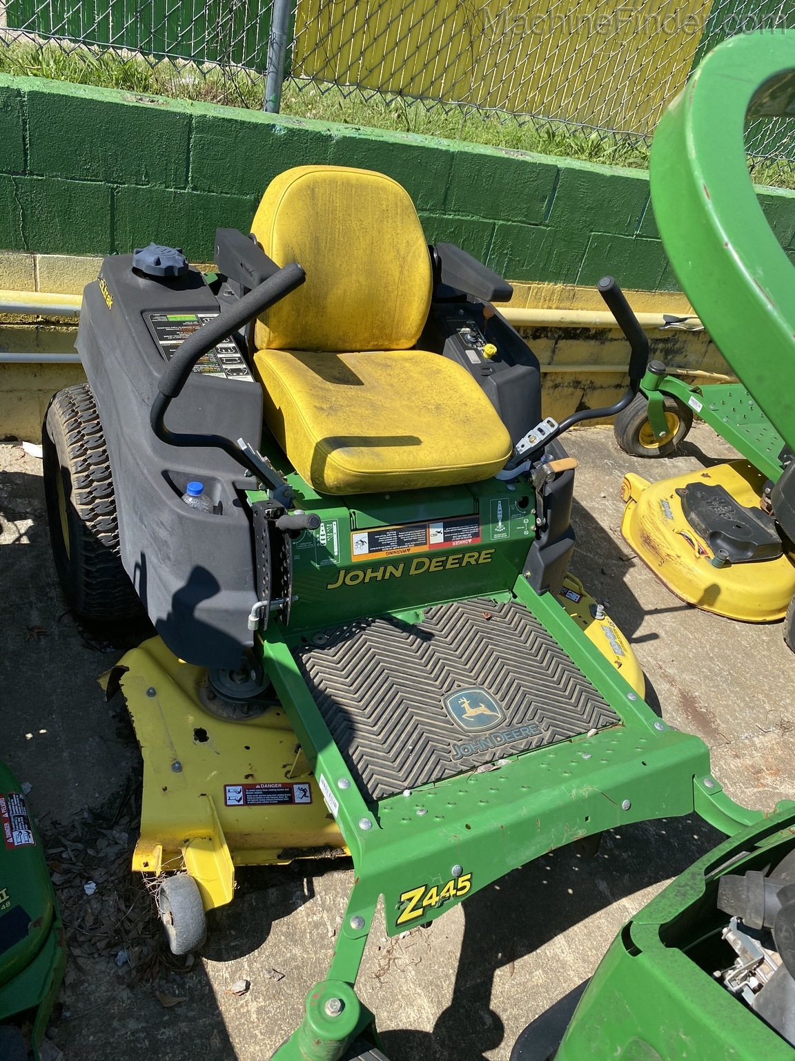 2011 John Deere Z445 Image 1