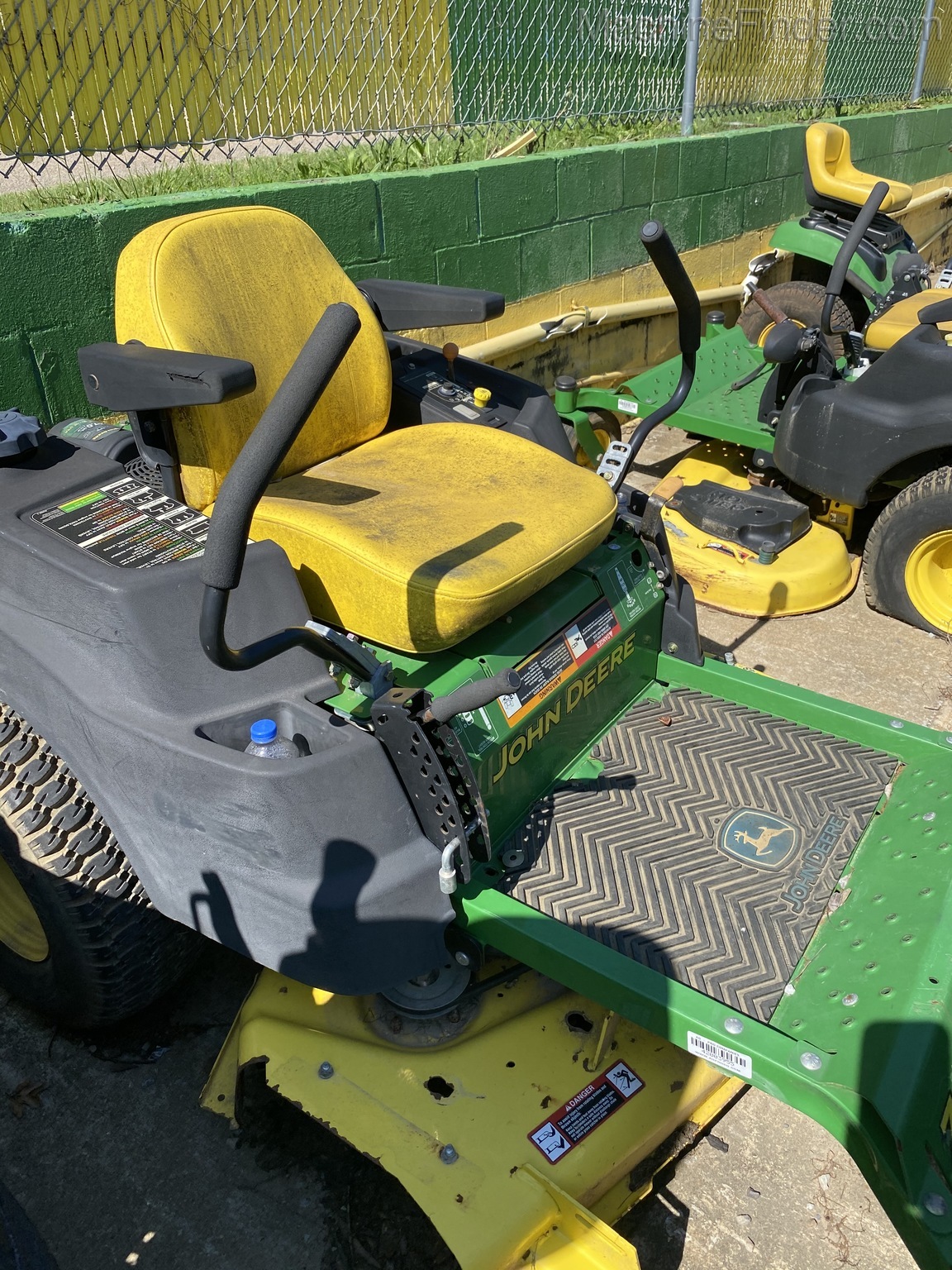 2011 John Deere Z445 Image 2