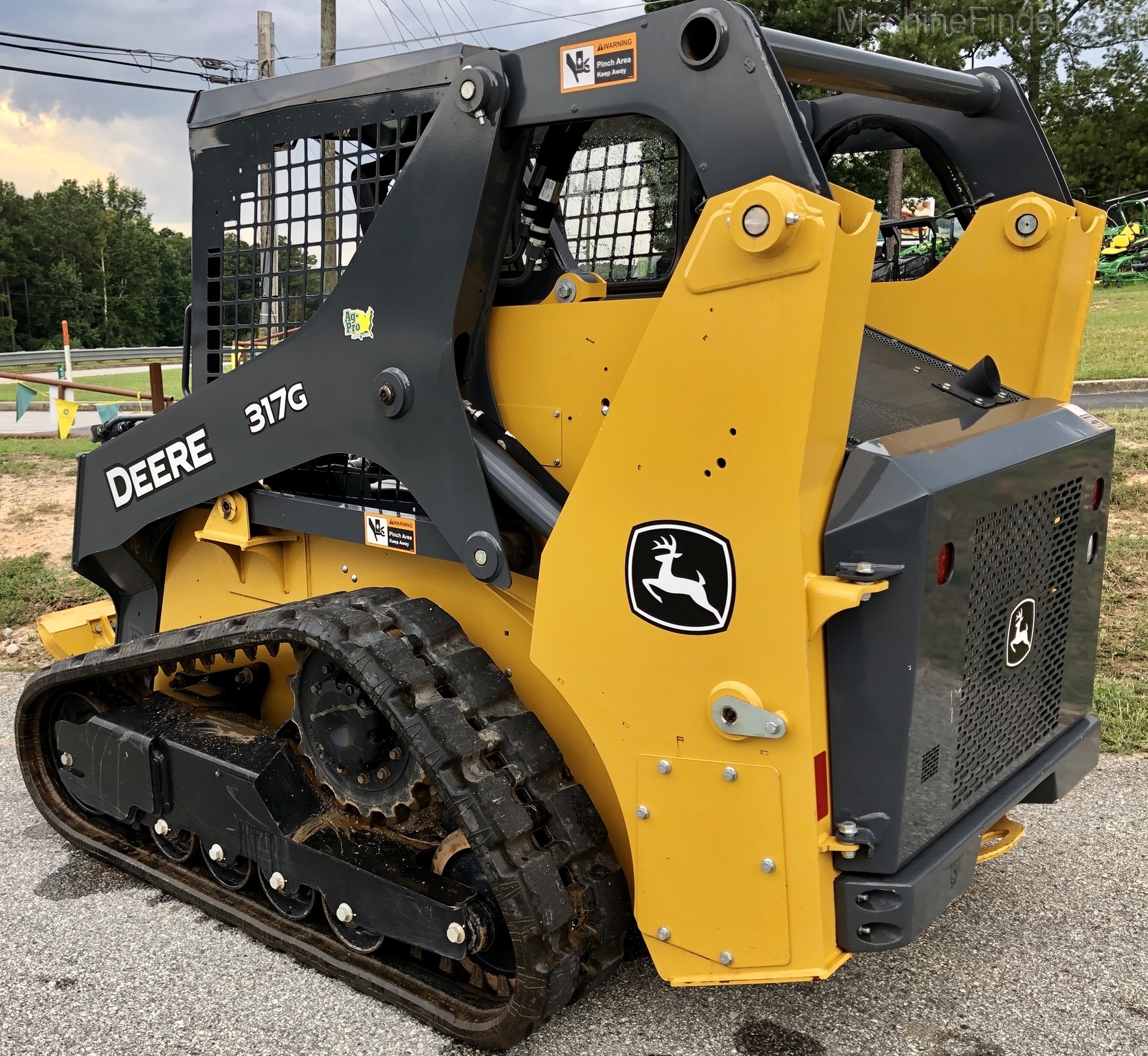 2018 John Deere 317G Image 2