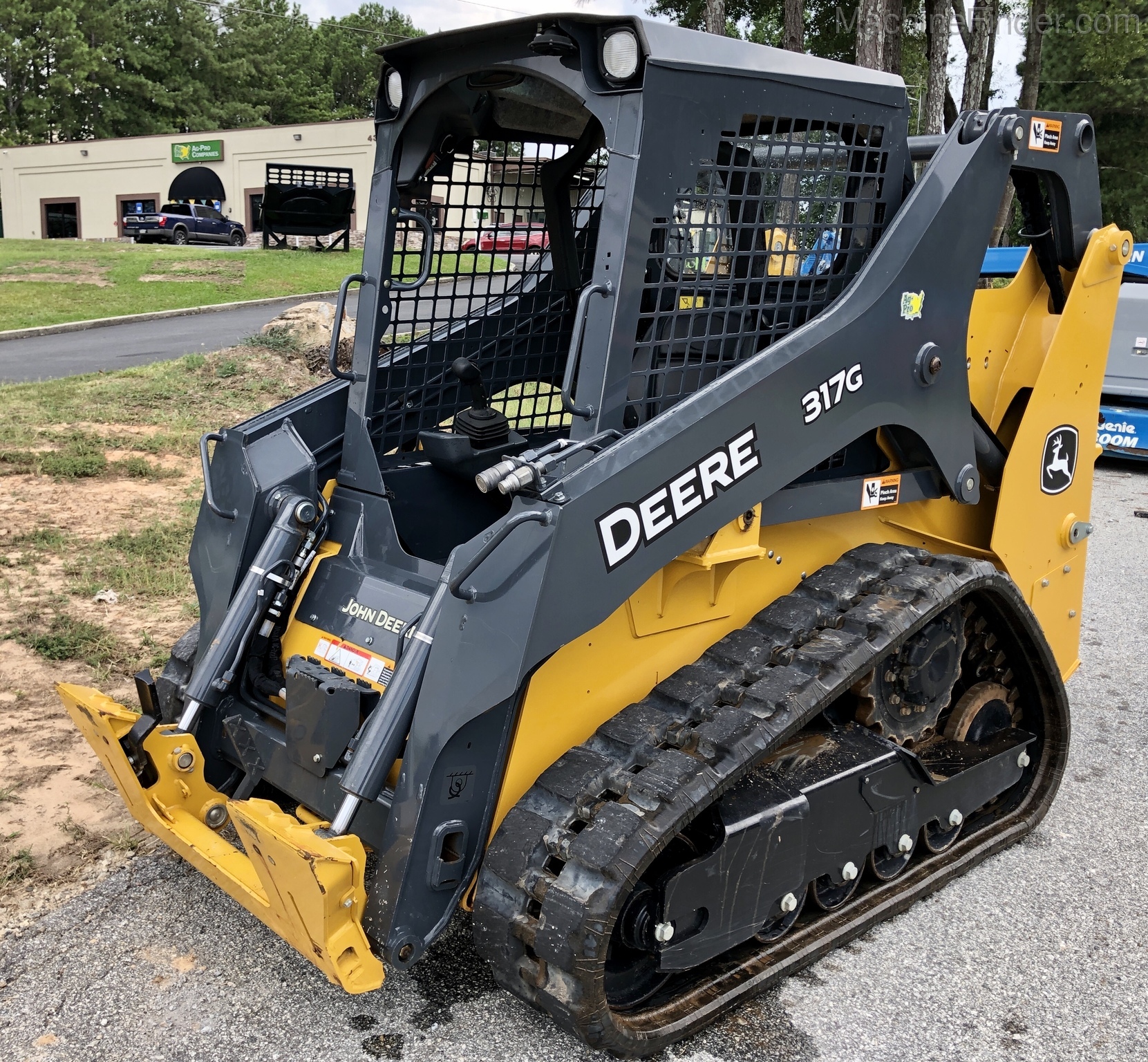 2018 John Deere 317G Image 1