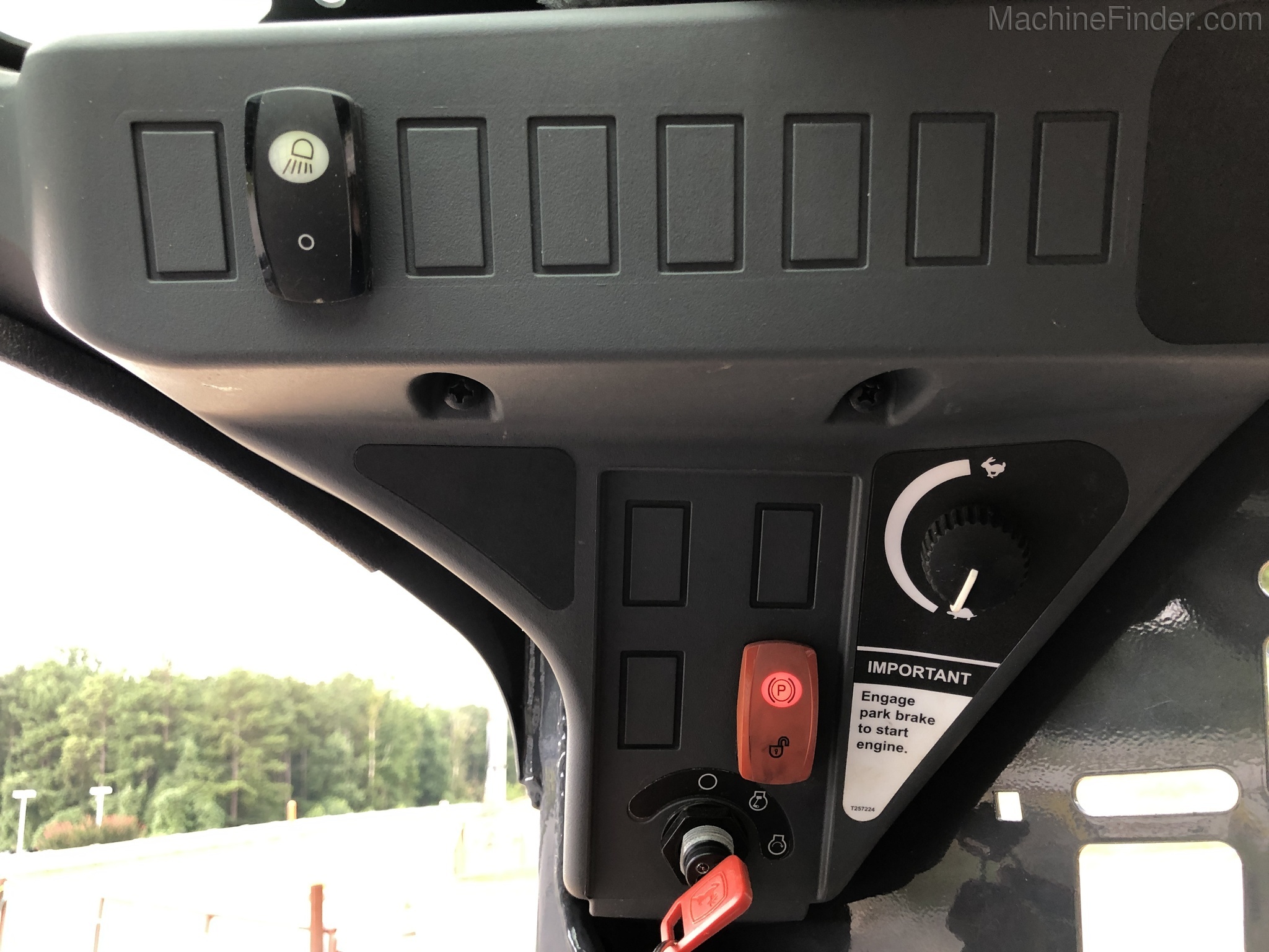 2018 John Deere 317G Image 8