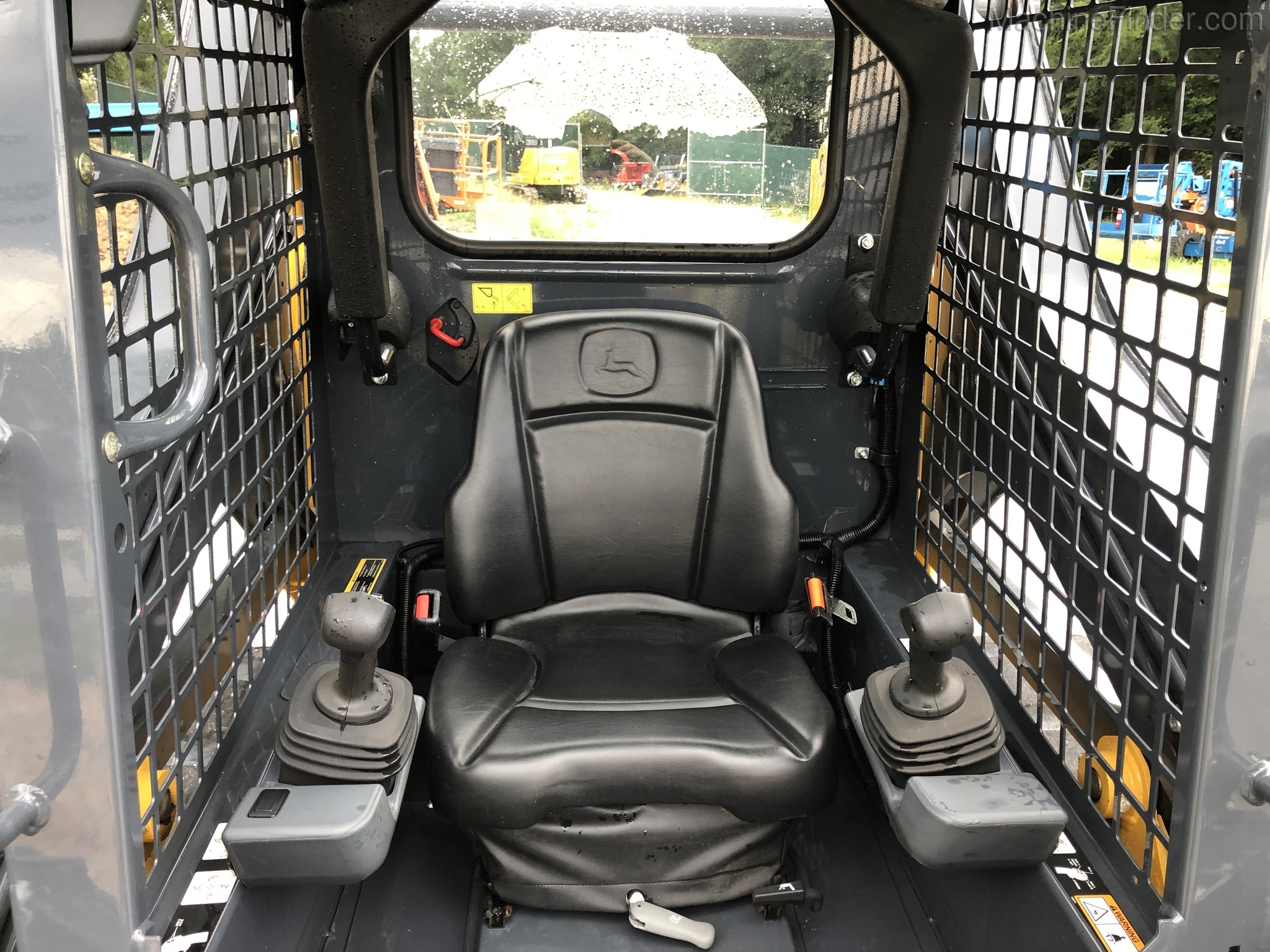 2018 John Deere 317G Image 5