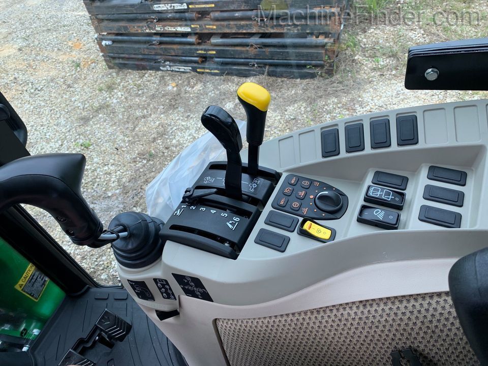 2020 John Deere 3046R CAB Image 7