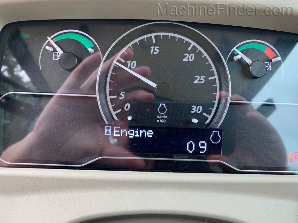 2020 John Deere 3046R CAB Image 6