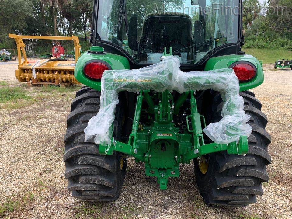 2020 John Deere 3046R CAB Image 5