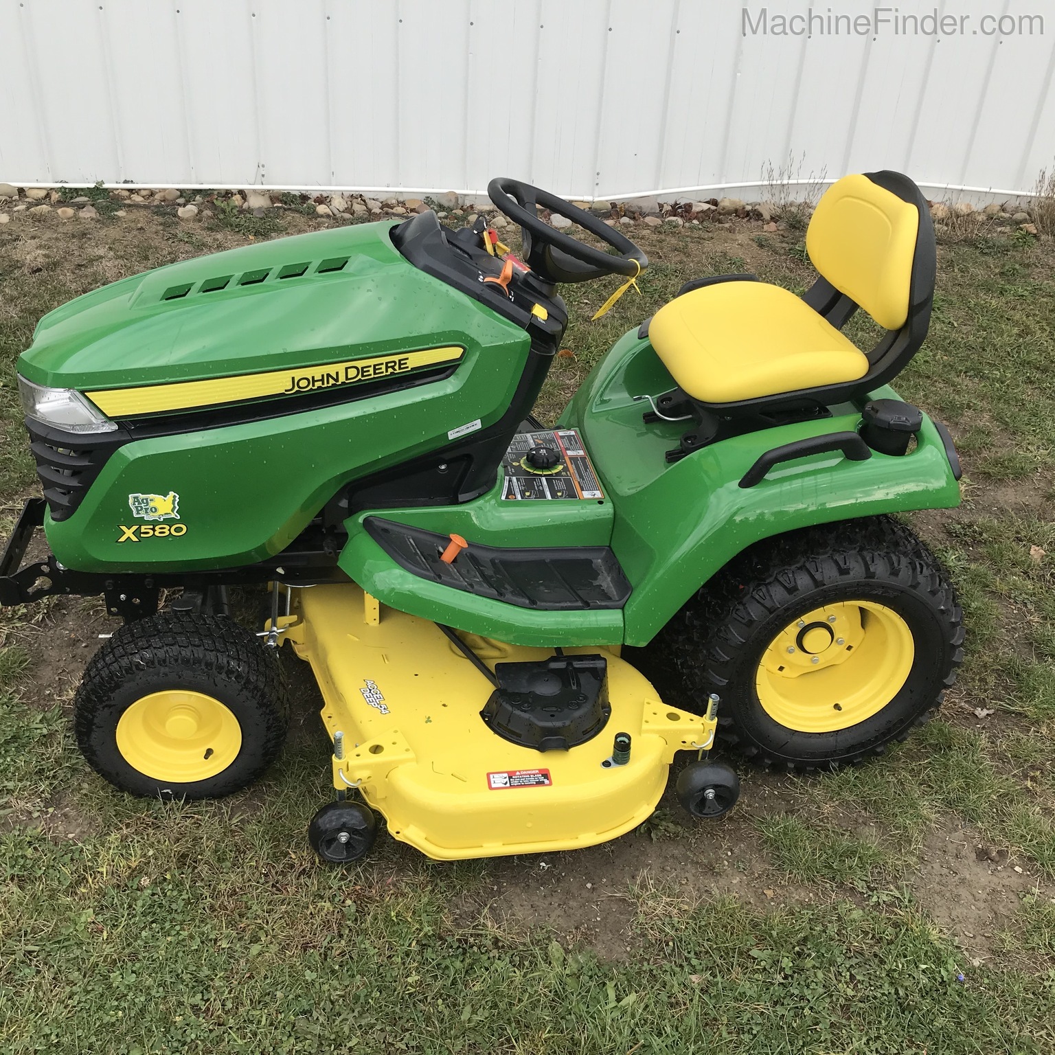 2020 John Deere X580 Image 2