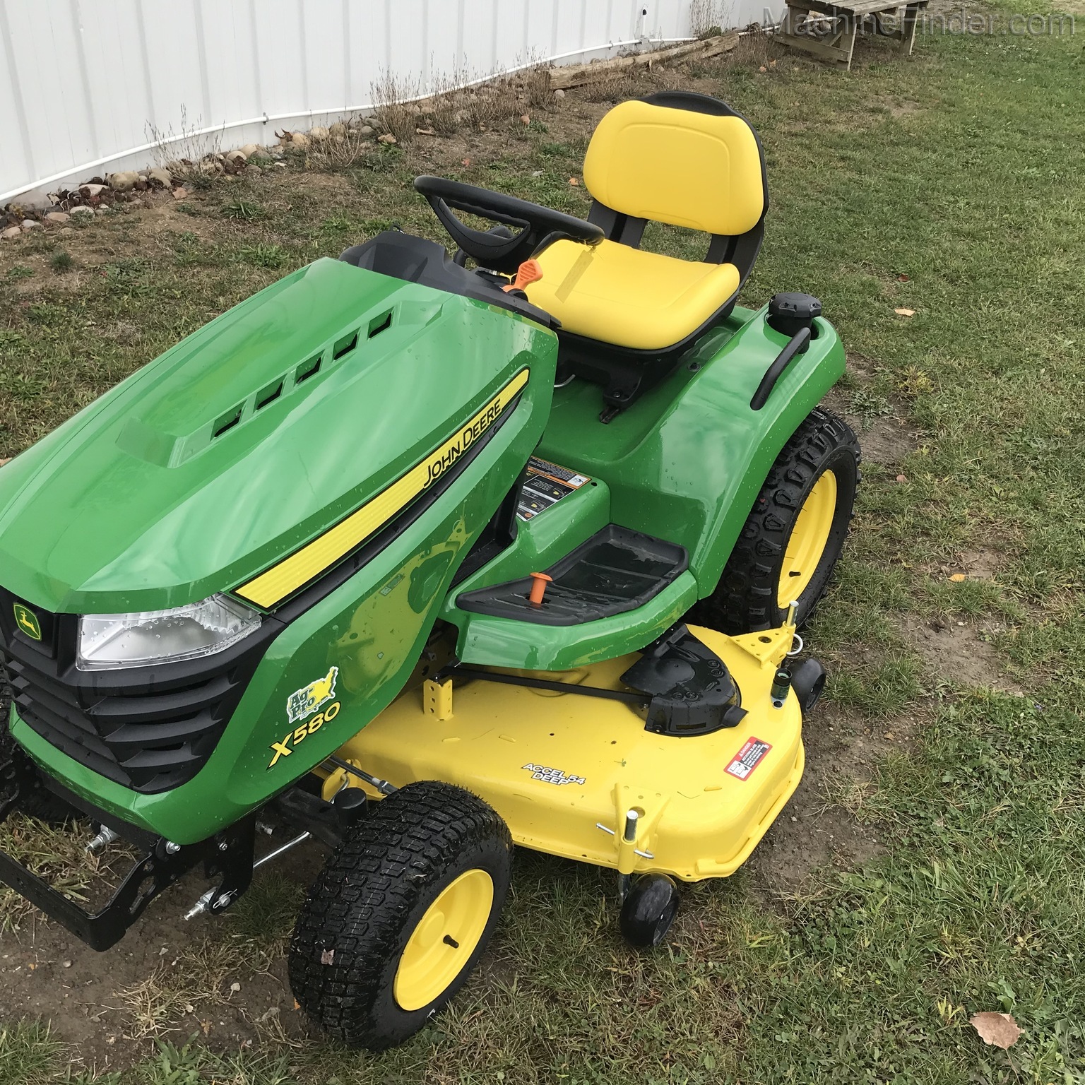 2020 John Deere X580 Image 3