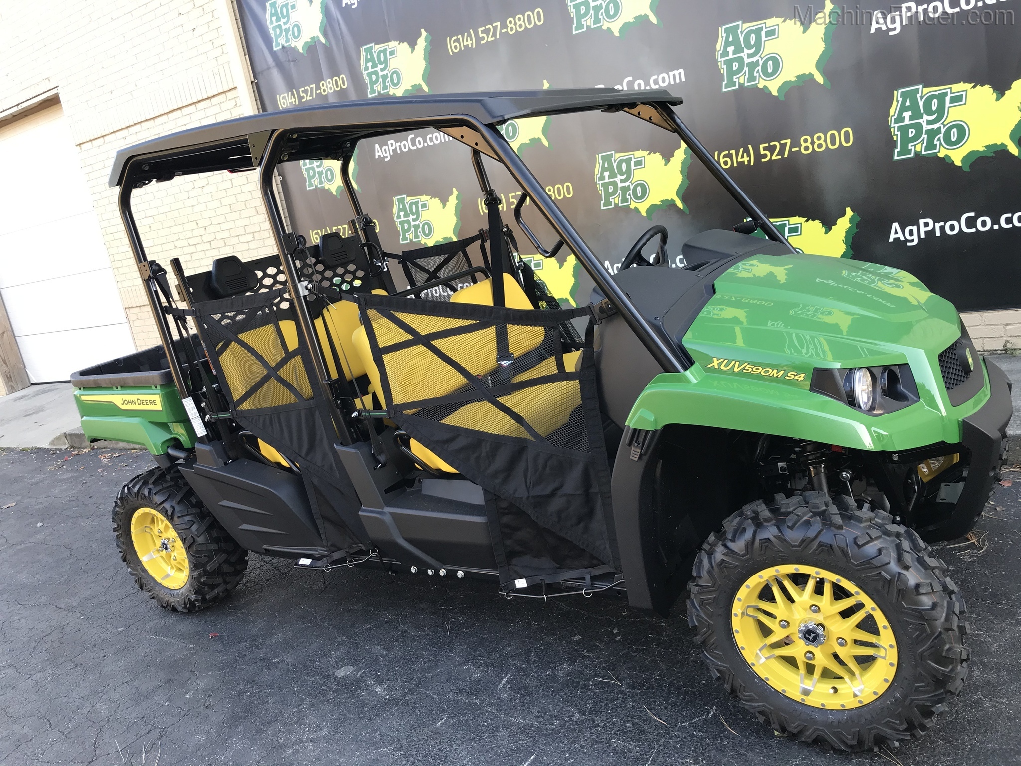 2021 John Deere 590M S4 Image 1