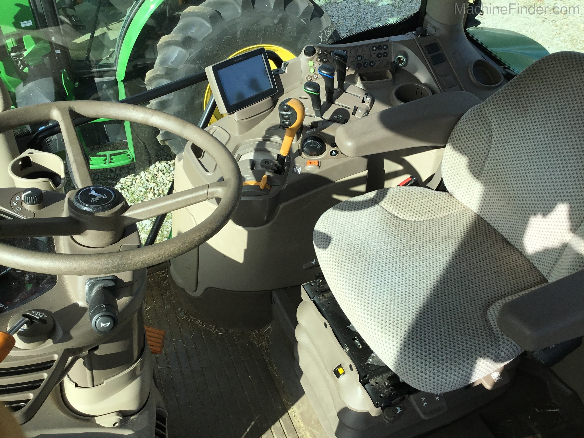 2016 John Deere 6110R Image 7