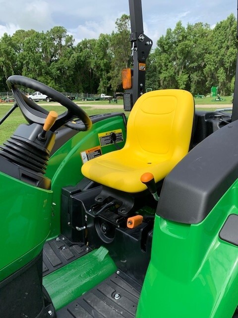2023 John Deere 4044M Image 5
