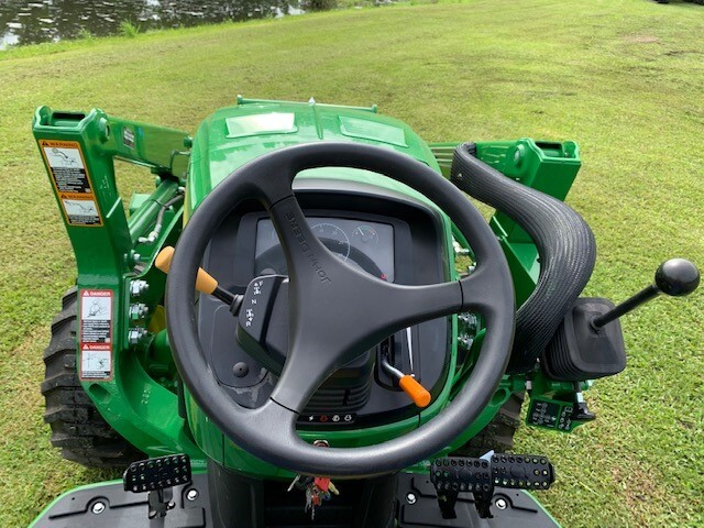 2023 John Deere 4044M Image 9