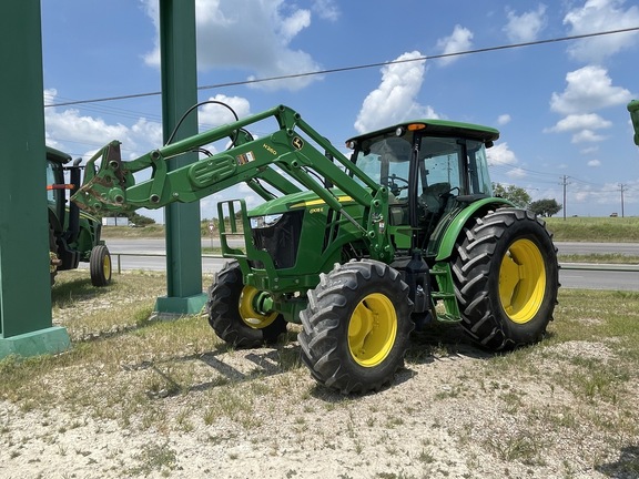 2017 John Deere 6105E Image 3