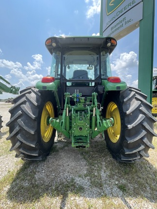 2017 John Deere 6105E Image 6
