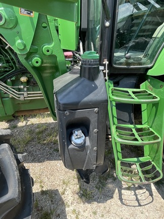 2017 John Deere 6105E Image 7