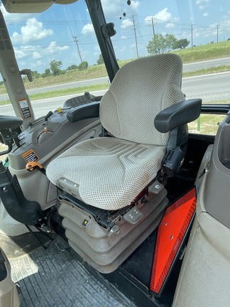 2017 John Deere 6105E Image 9