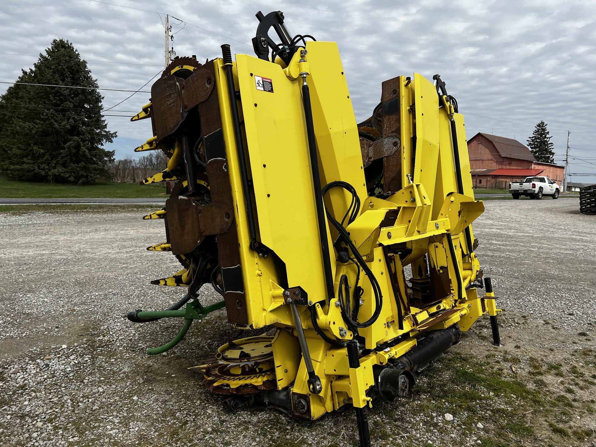 2014 John Deere 692 Image 1