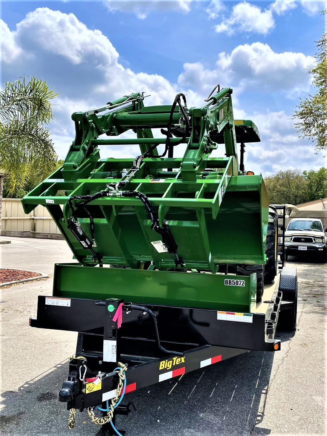 2023 John Deere 5045E Image 4