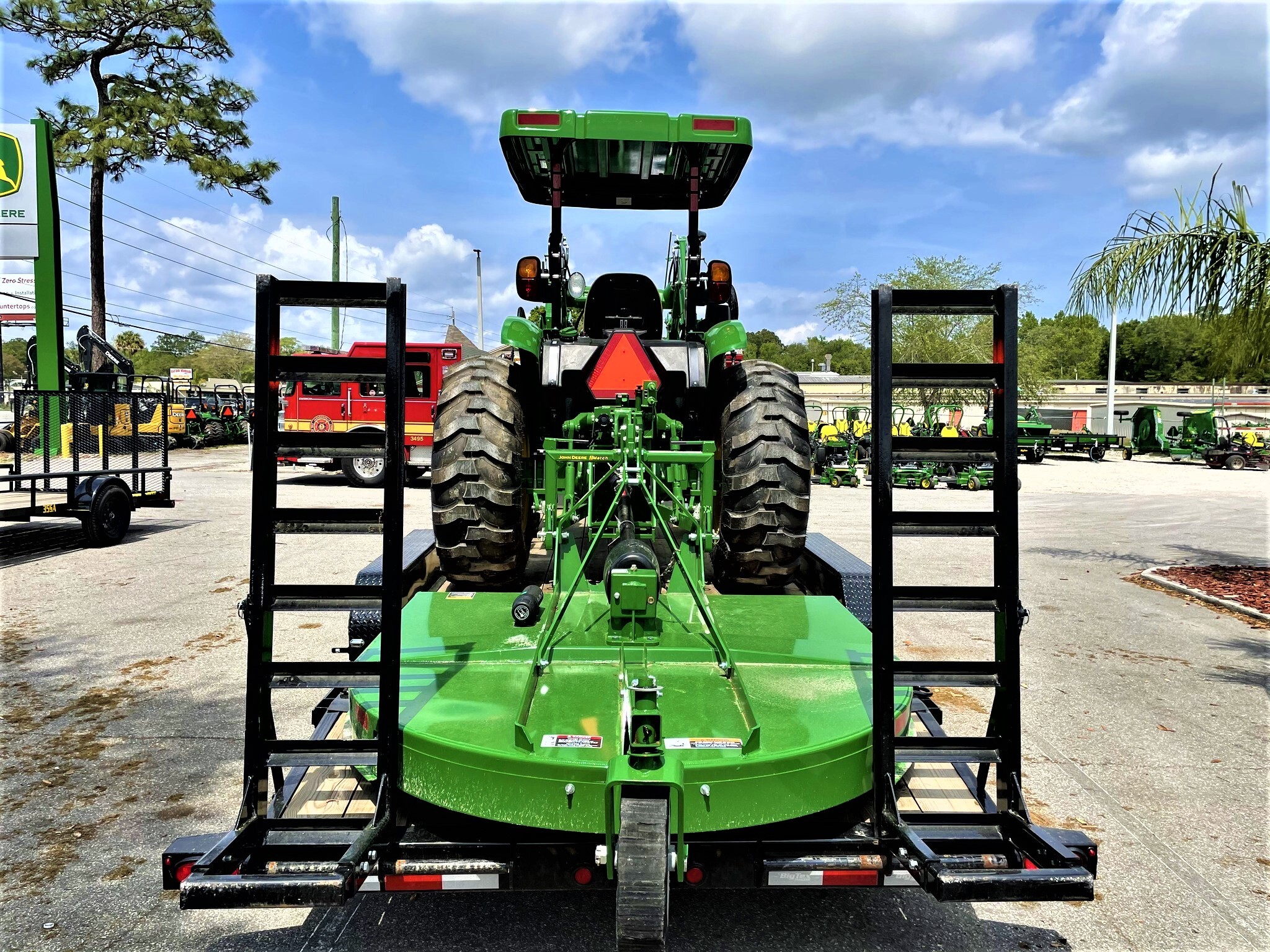 2023 John Deere 5045E Image 6