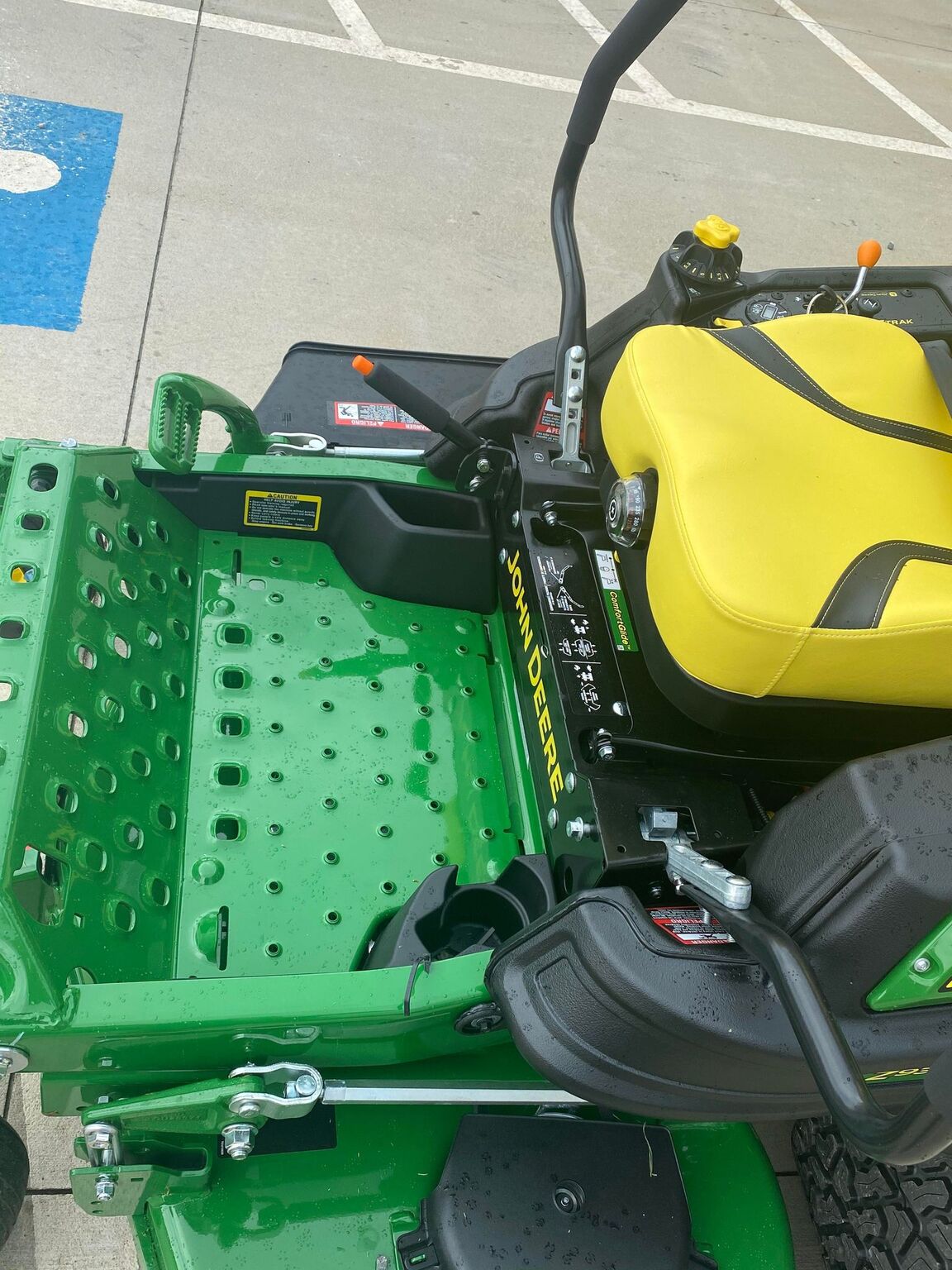 2025 John Deere Z930M Image 5