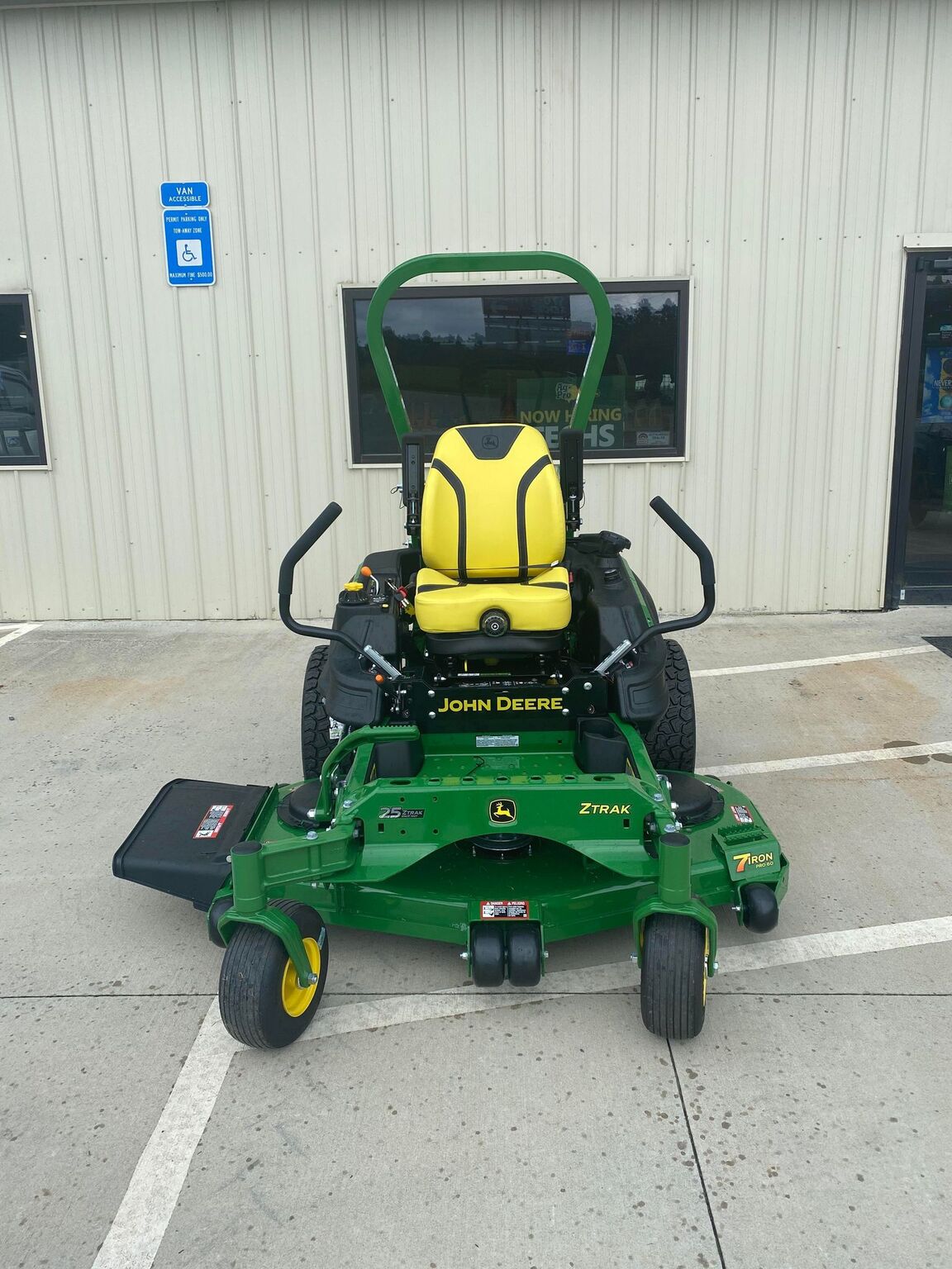 2025 John Deere Z930M Image 1