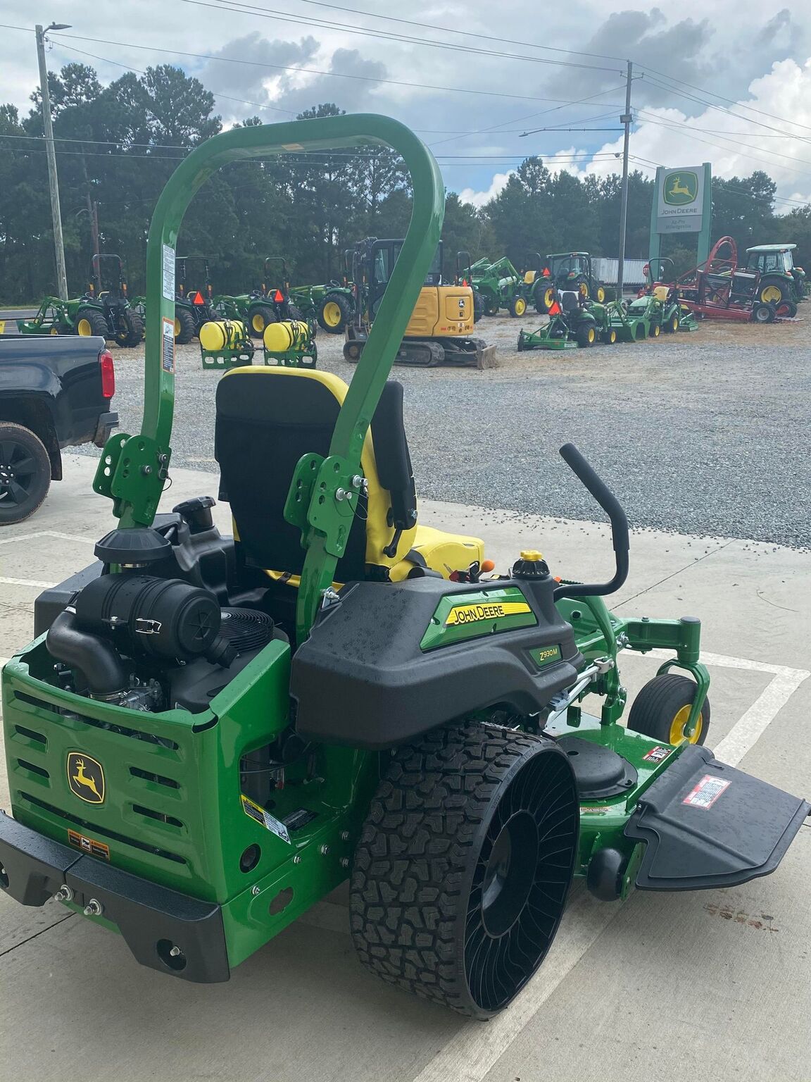 2025 John Deere Z930M Image 3