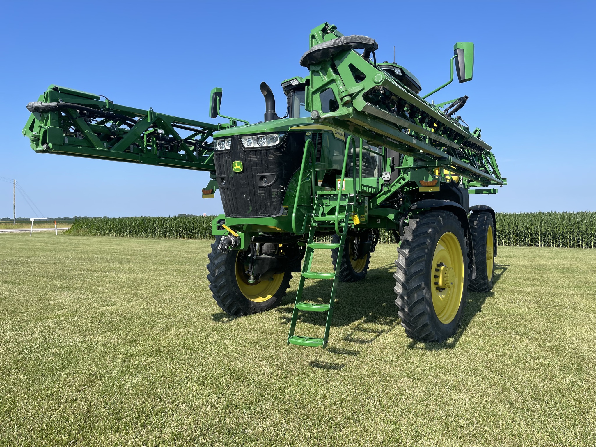  2022 John Deere 410R at Heritage Tractor in Quincy, IL