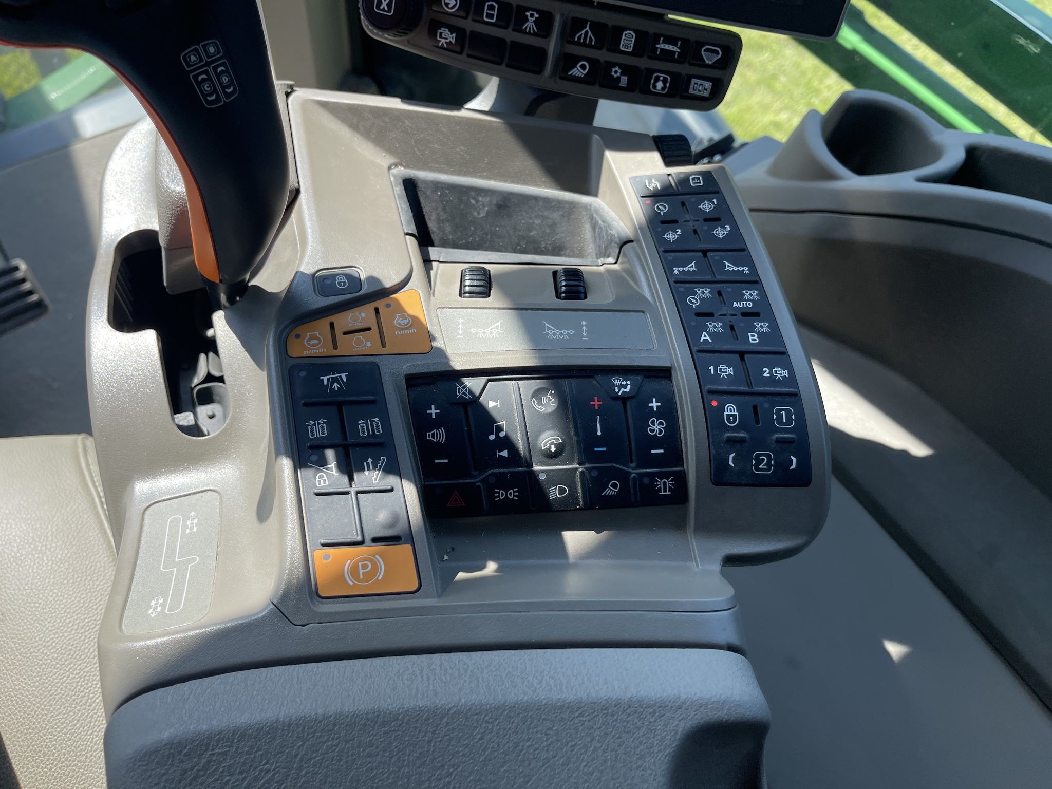  2022 John Deere 410R at Heritage Tractor in Quincy, IL