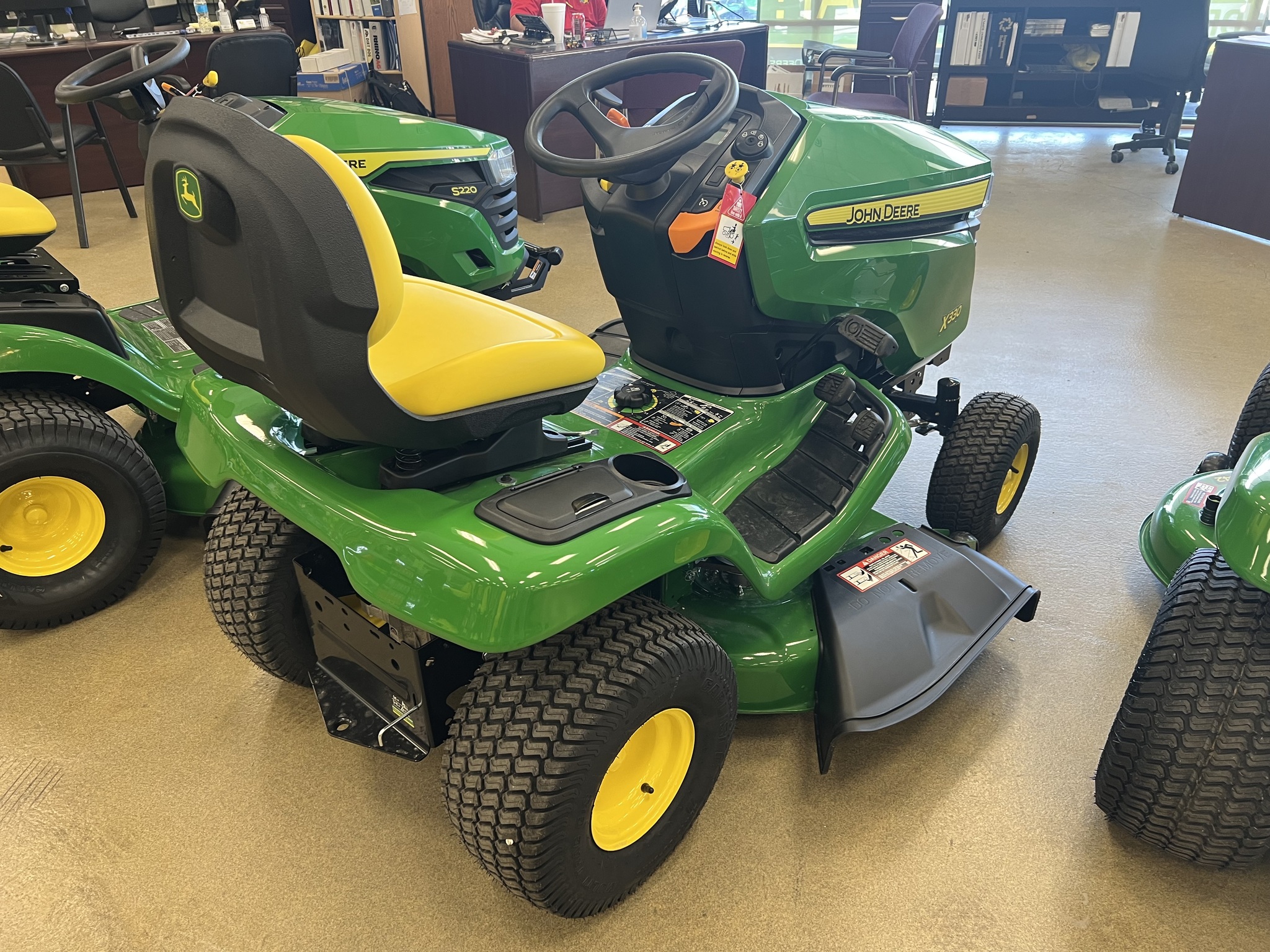 2023 John Deere X330 Image 3