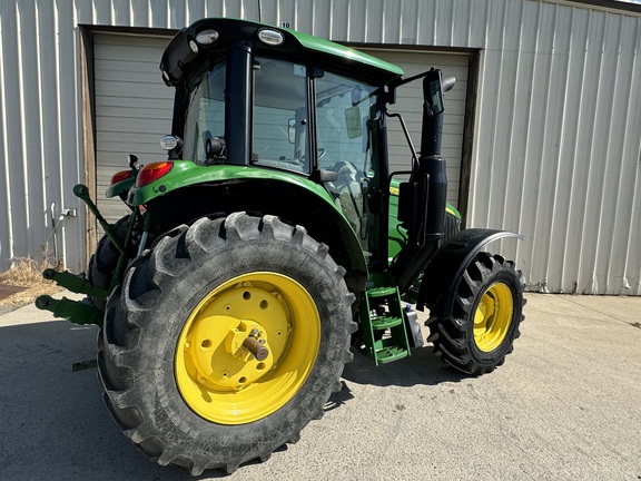 2020 John Deere 6120M-17