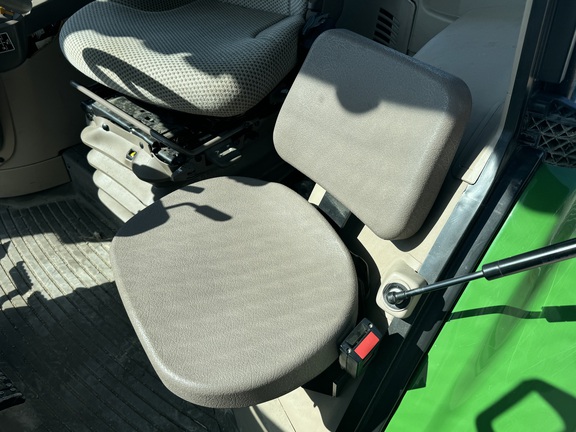 2020 John Deere 6120M-26