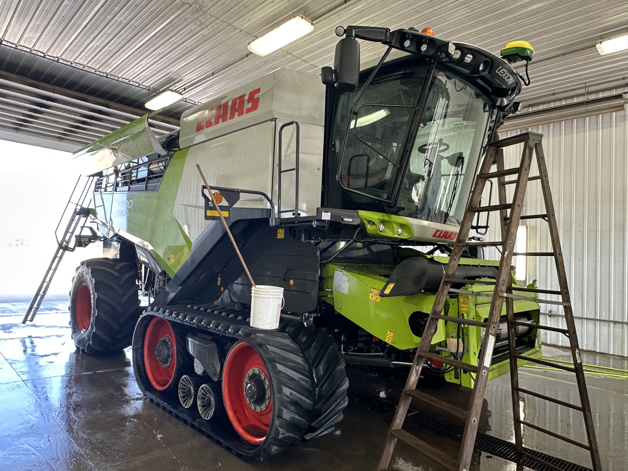 2021 Claas 8700TT Image 14