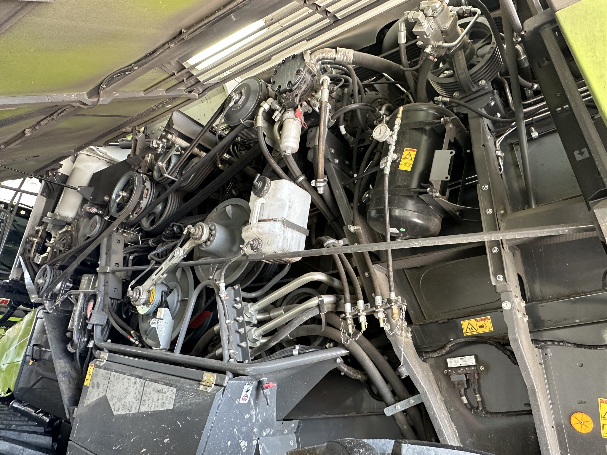 2021 Claas 8700TT Image 19