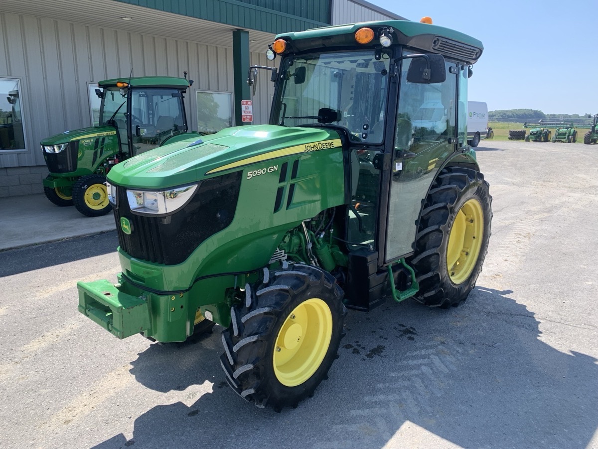 2018 John Deere 5090GN Image 2