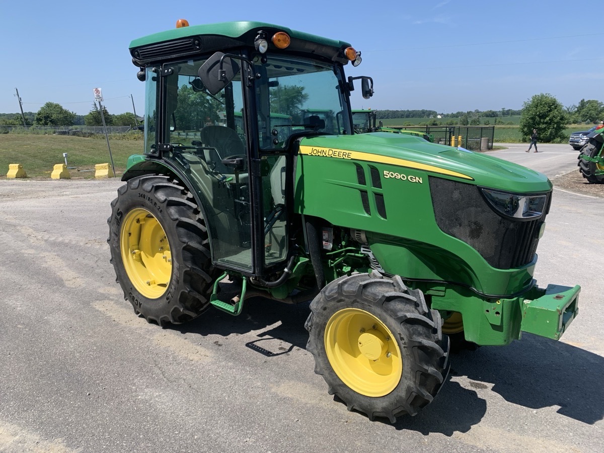 2018 John Deere 5090GN Image 4