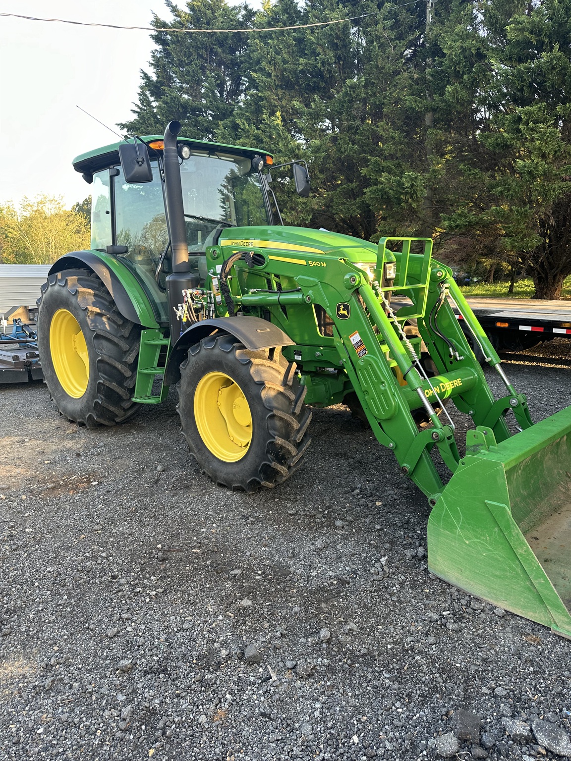 2022 John Deere 6135E Image 1