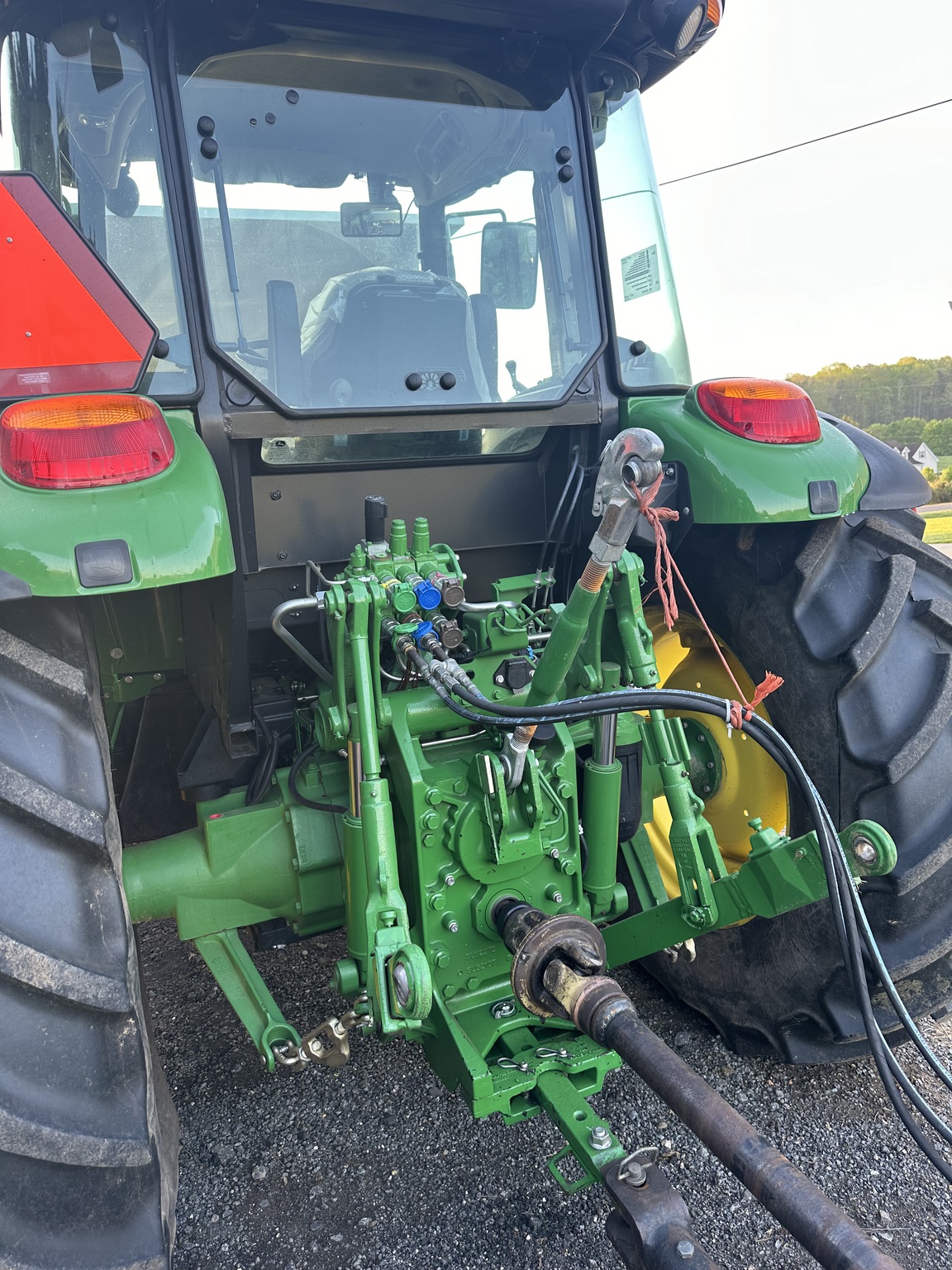 2022 John Deere 6135E Image 3