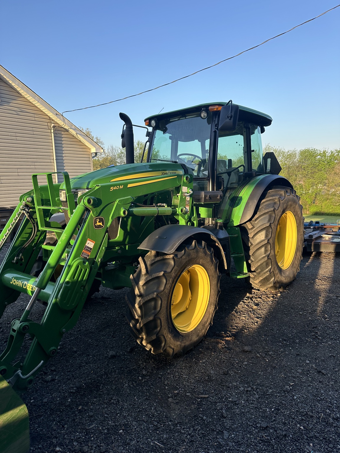 2022 John Deere 6135E Image 4
