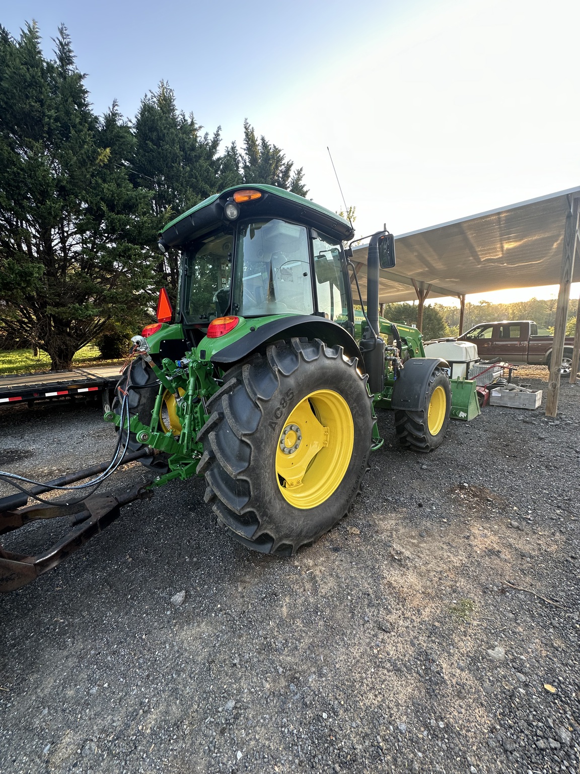 2022 John Deere 6135E Image 9