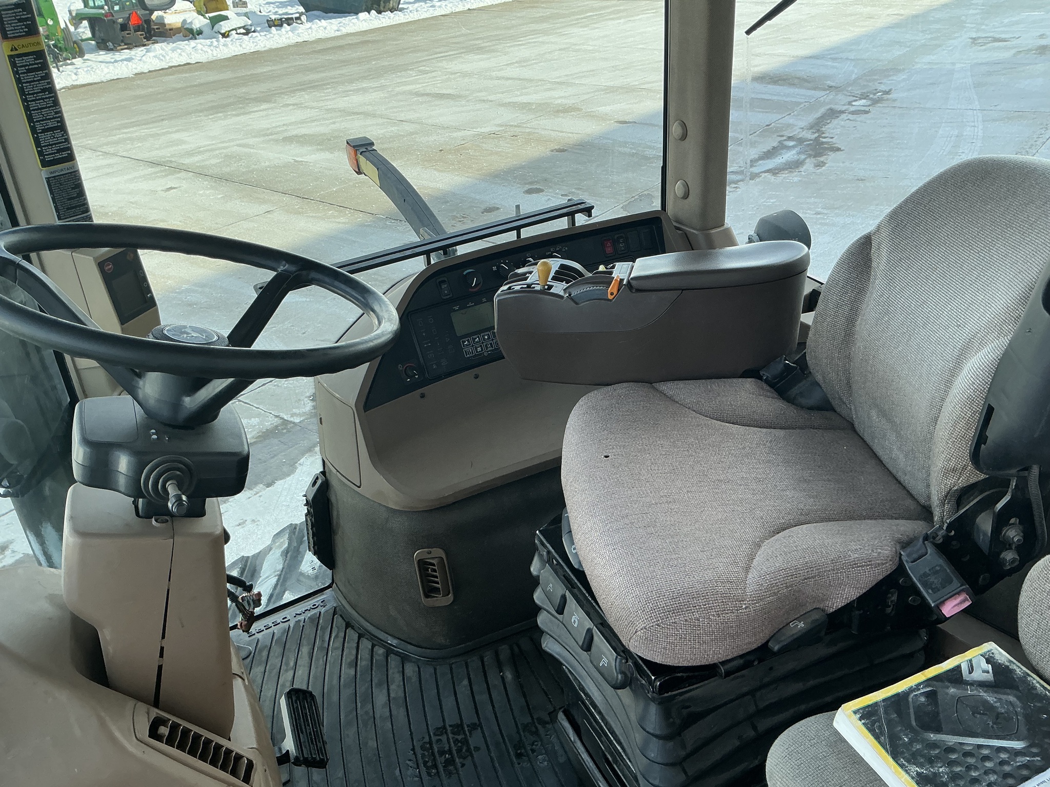 2003 John Deere 8320T Image 9