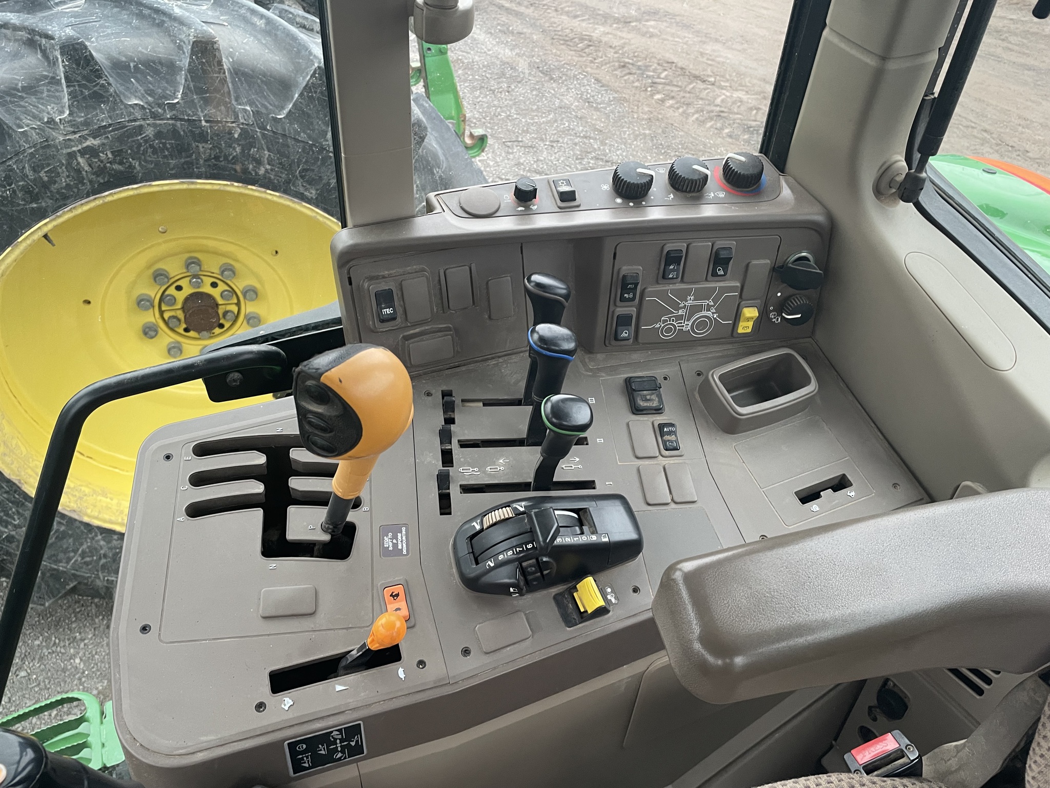 2016 John Deere 6120M Image 18