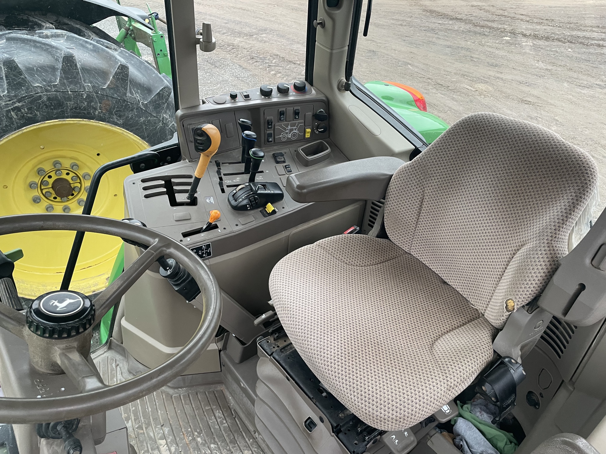 2016 John Deere 6120M Image 17