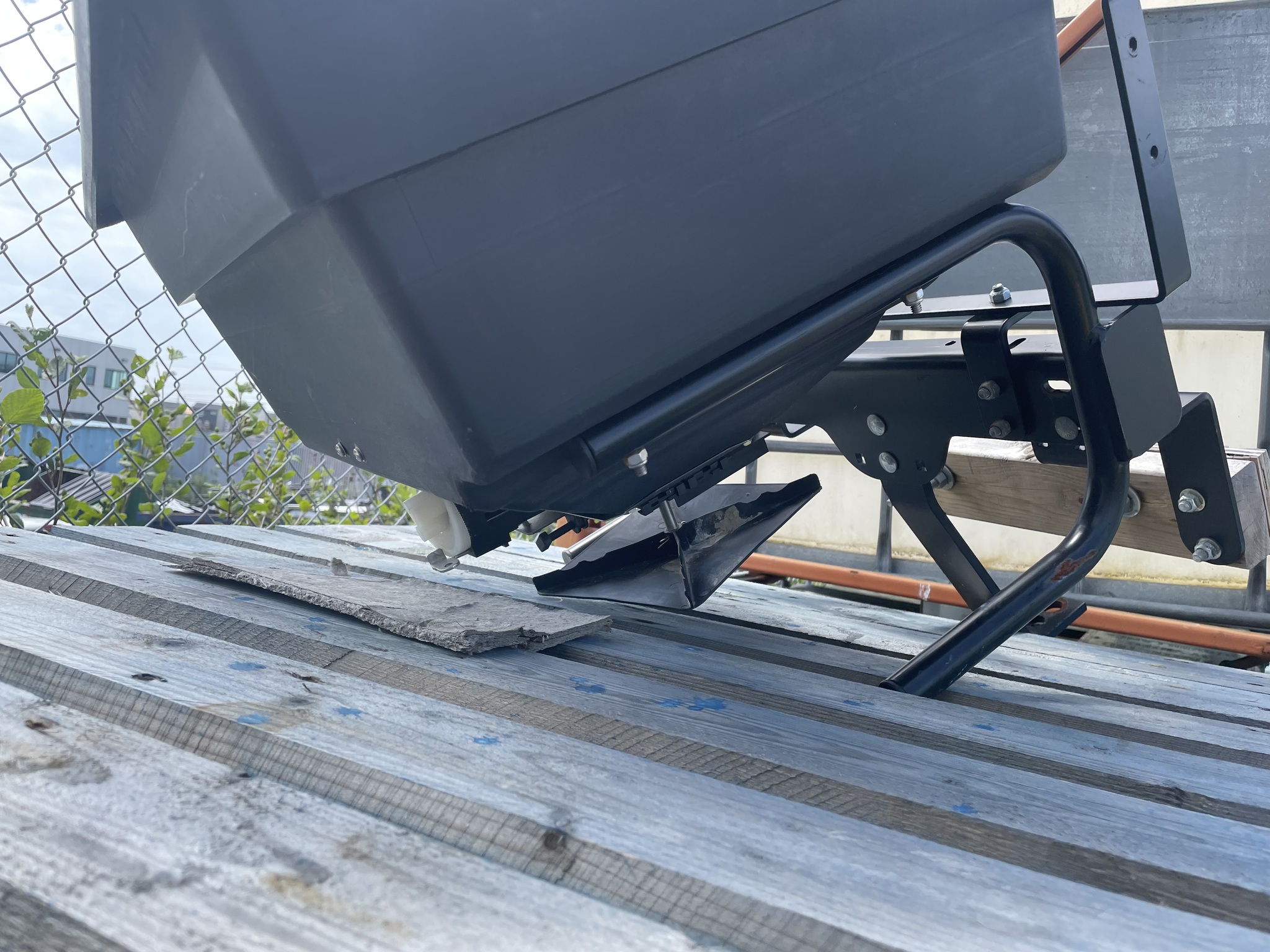 2016 John Deere X570 Image 16