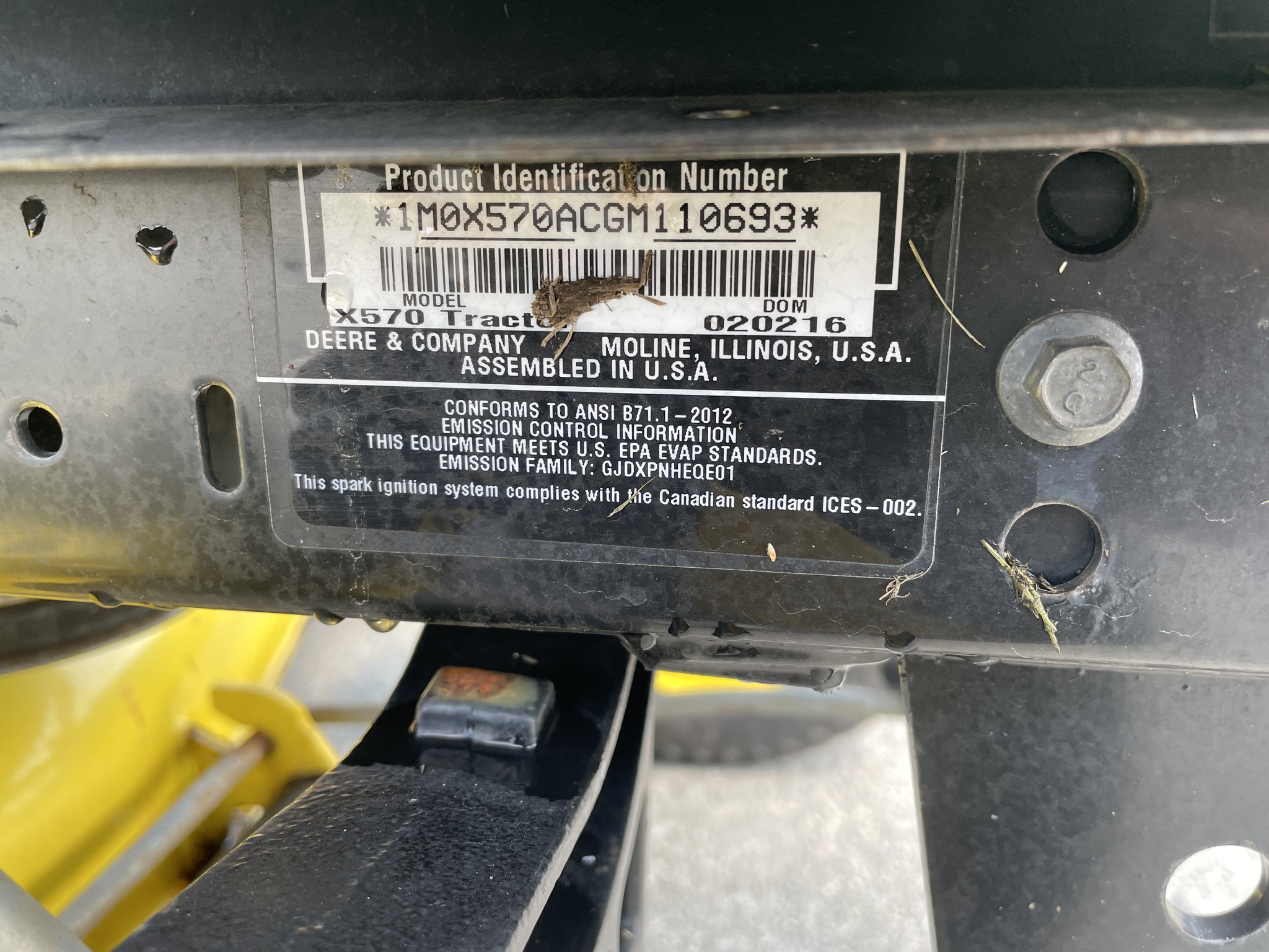 2016 John Deere X570 Image 17